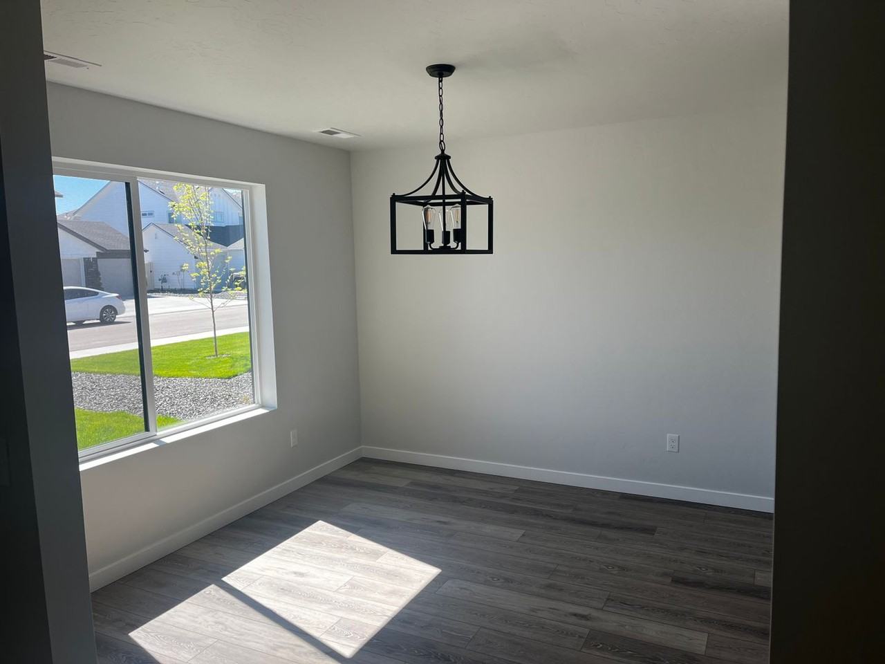 3949 N Amberwood Ave - Photo 3 of 8