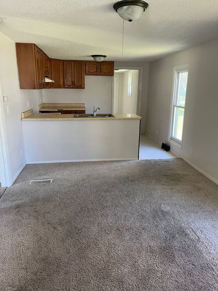 1324 S 26th St - Photo 3 of 8