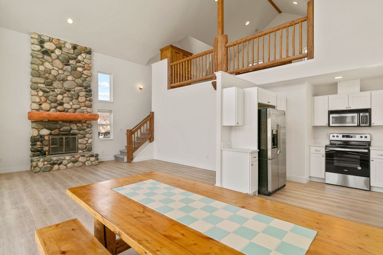 601 Entiat Pl - Photo 3 of 27