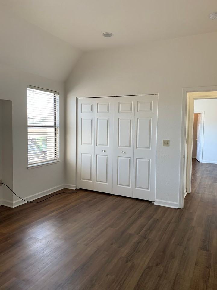 555 Broadway - Photo 3 of 14