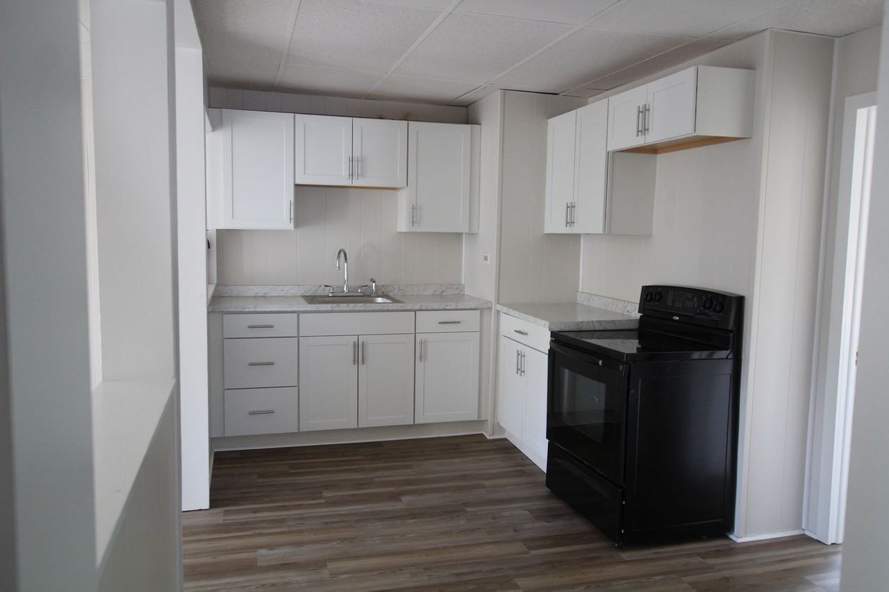 247 Smith Avenue - Photo 3 of 9