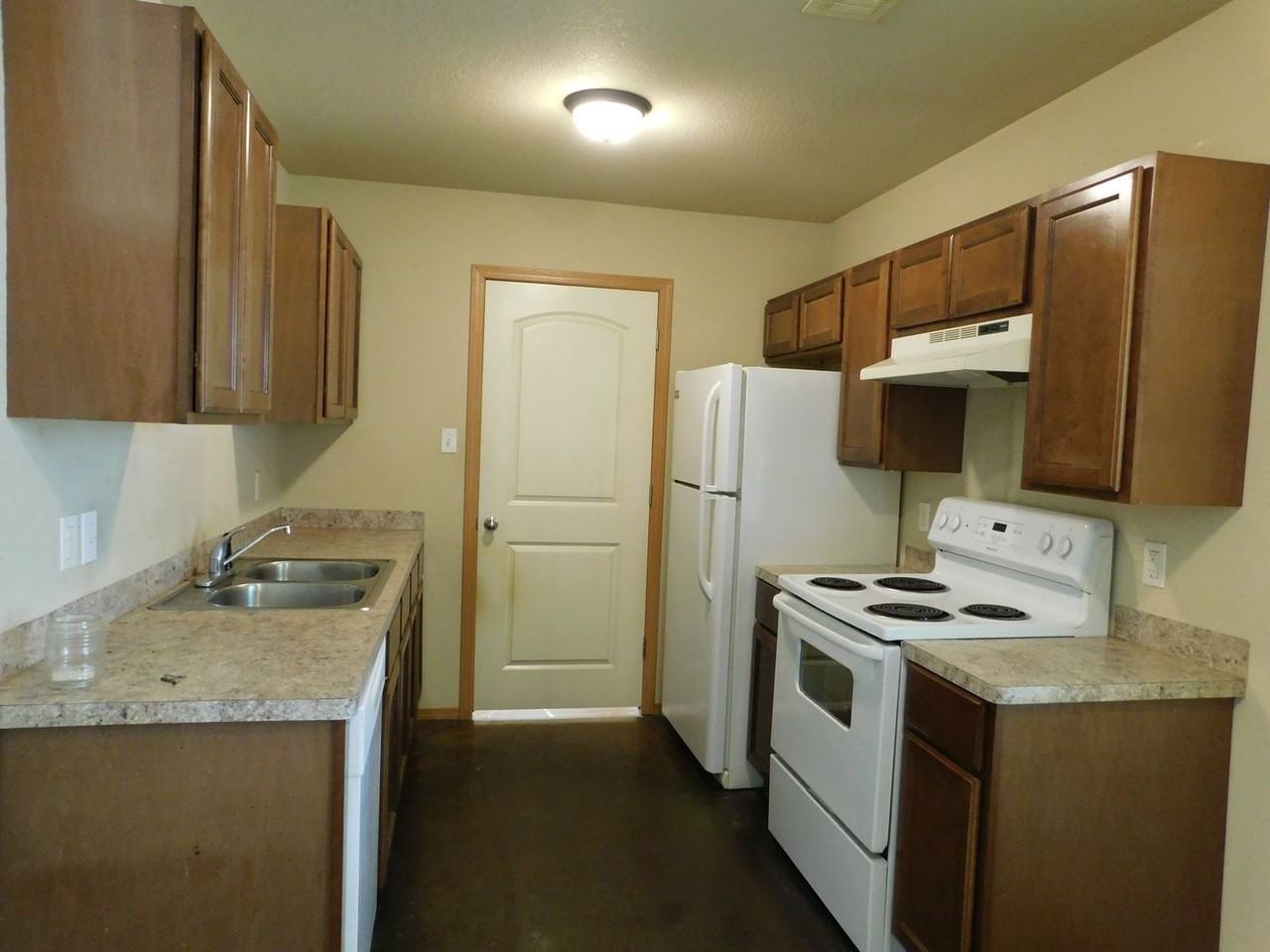 1500 N Greenwood Ave - Photo 2 of 8