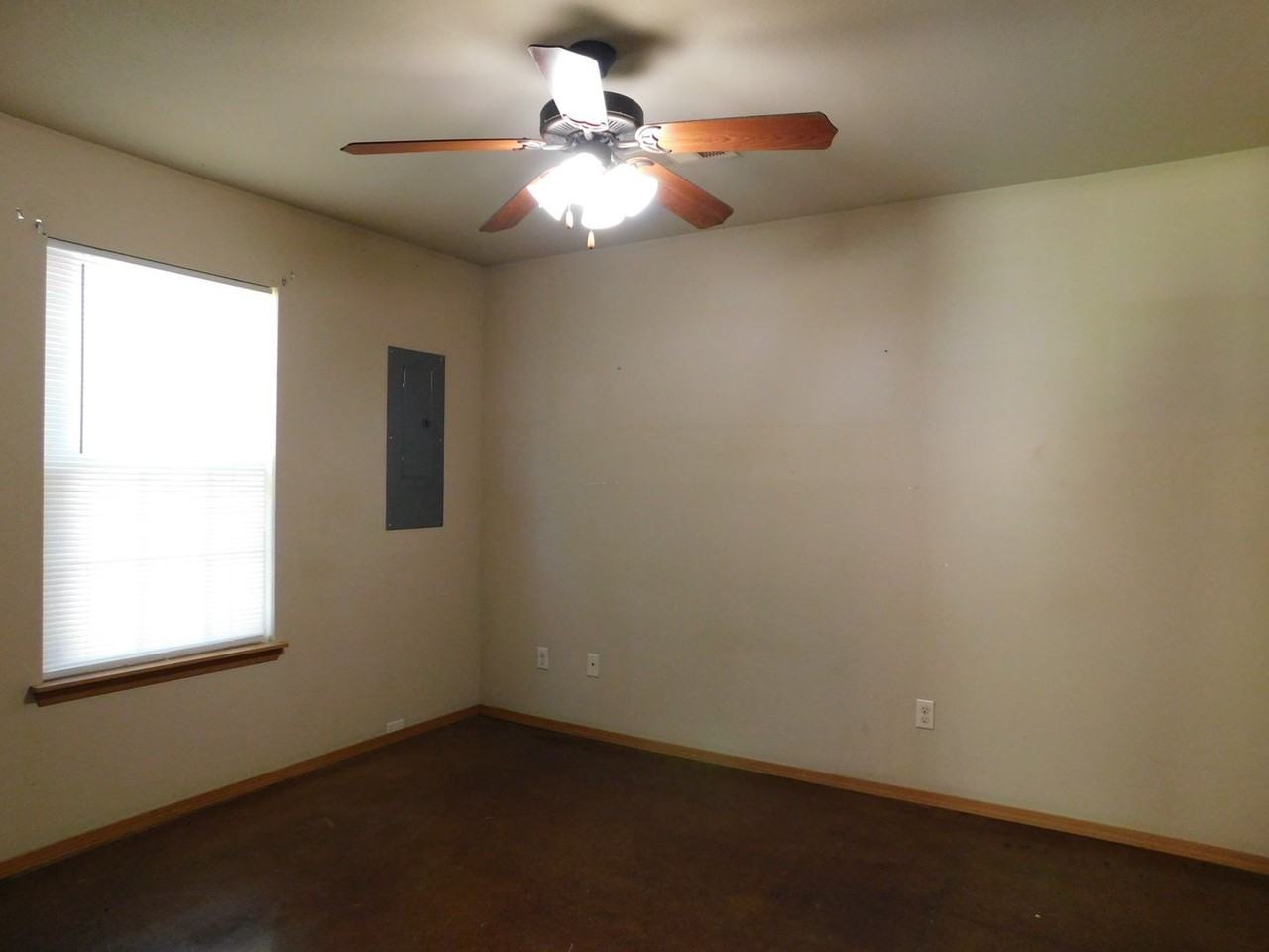 1500 N Greenwood Ave - Photo 6 of 8