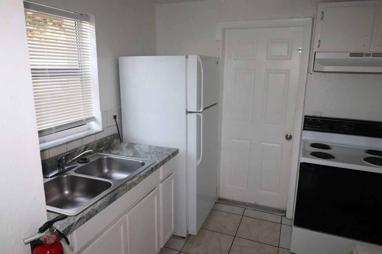 727 Lucaya Drive - Photo 3 of 21