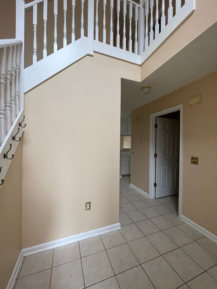 135 S Springview Dr - Photo 2 of 21