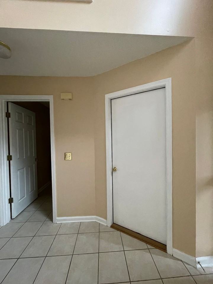 135 S Springview Dr - Photo 3 of 21