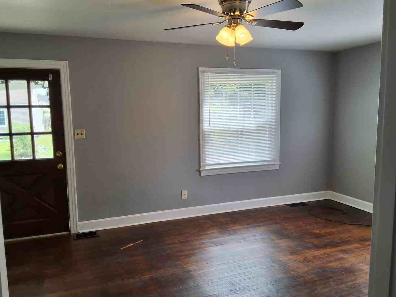 320 Meadow Ln - Photo 2 of 21