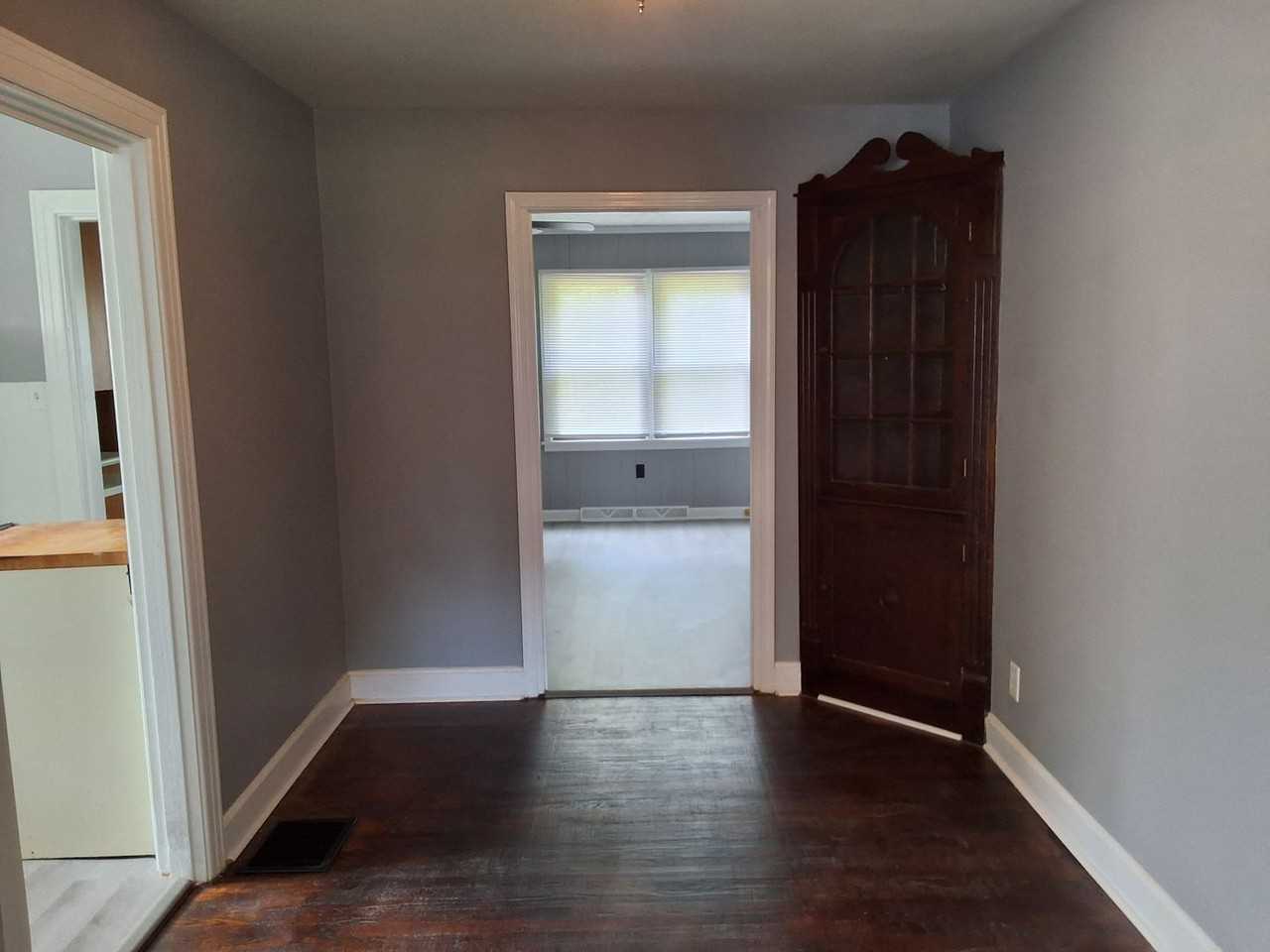 320 Meadow Ln - Photo 3 of 21