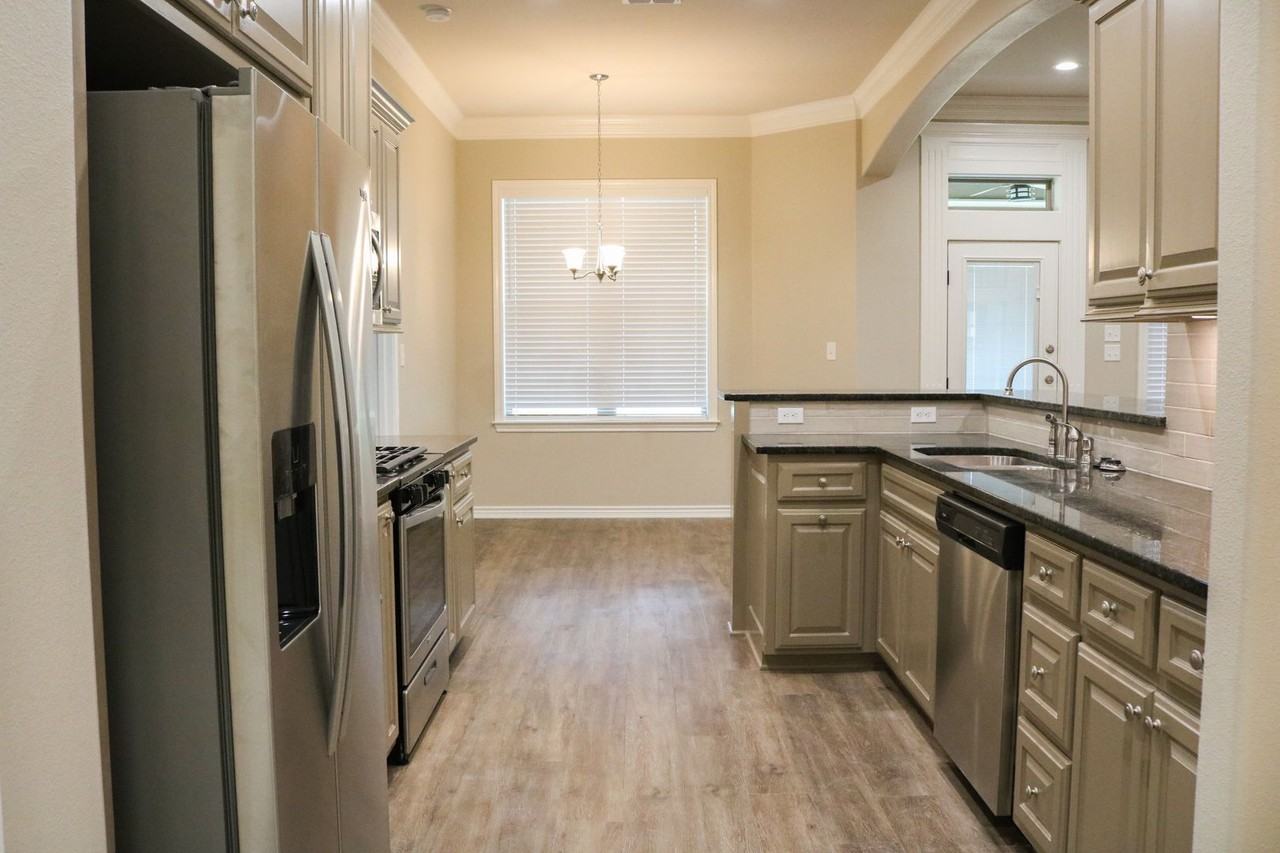 3915 Old Omen Rd - Photo 4 of 20