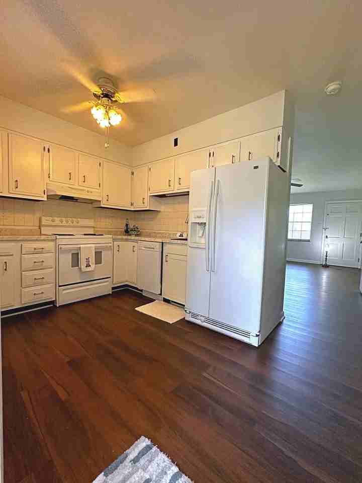 1643 Ramsay St - Photo 3 of 20