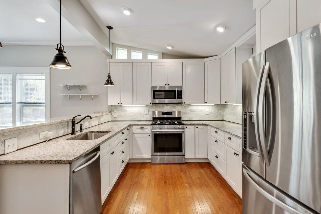 1213 N Roxboro St - Photo 5 of 16