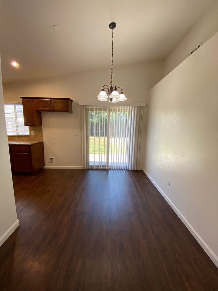 1028 E Vine Ct - Photo 2 of 27