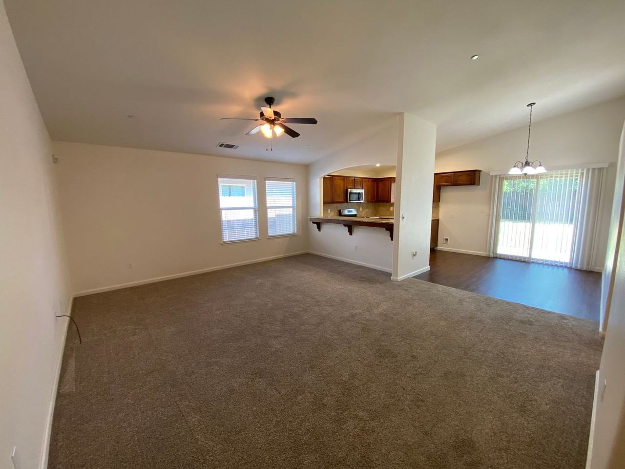 1028 E Vine Ct - Photo 3 of 27