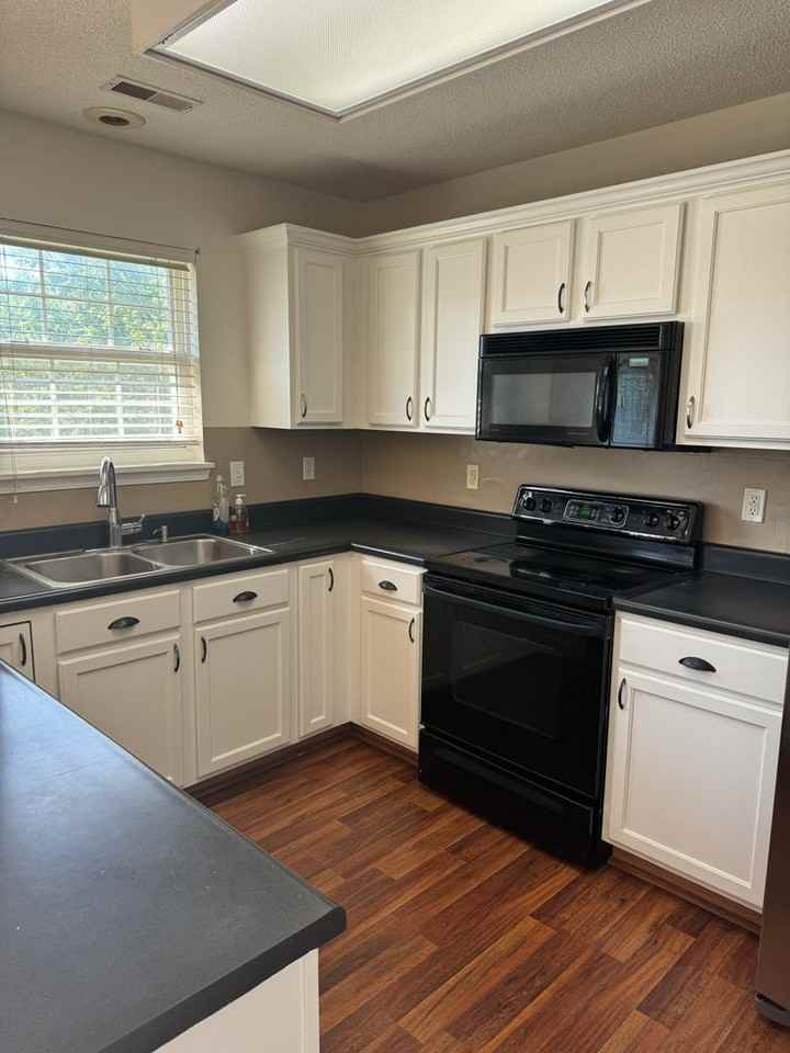 807 Sandy Ct - Photo 6 of 10