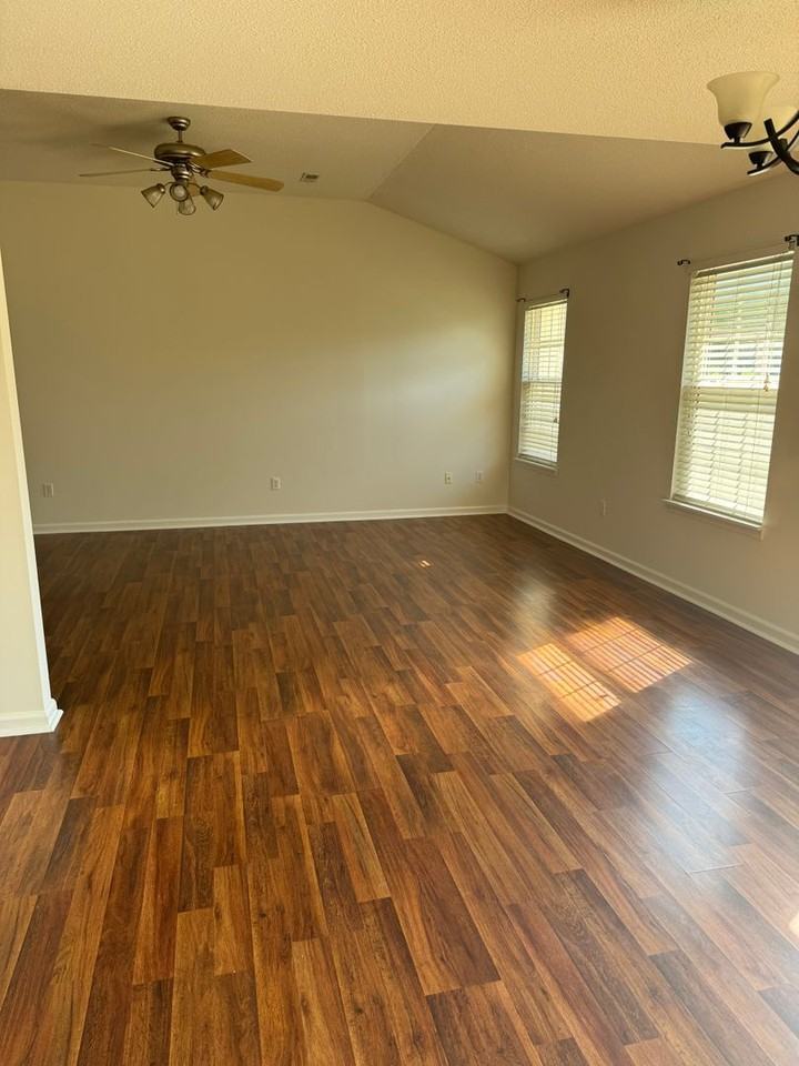 807 Sandy Ct - Photo 7 of 10