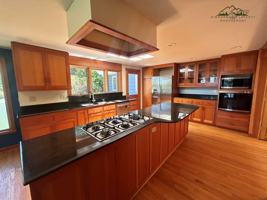 featured image of 320 Sunset Dr