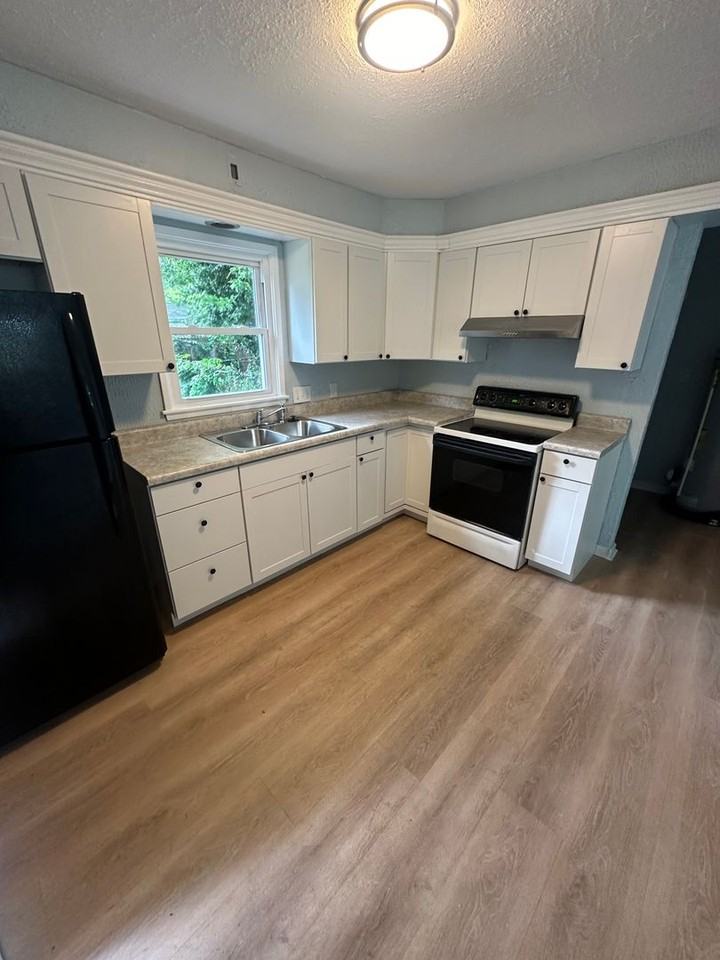 1312 University Blvd - Photo 2 of 11