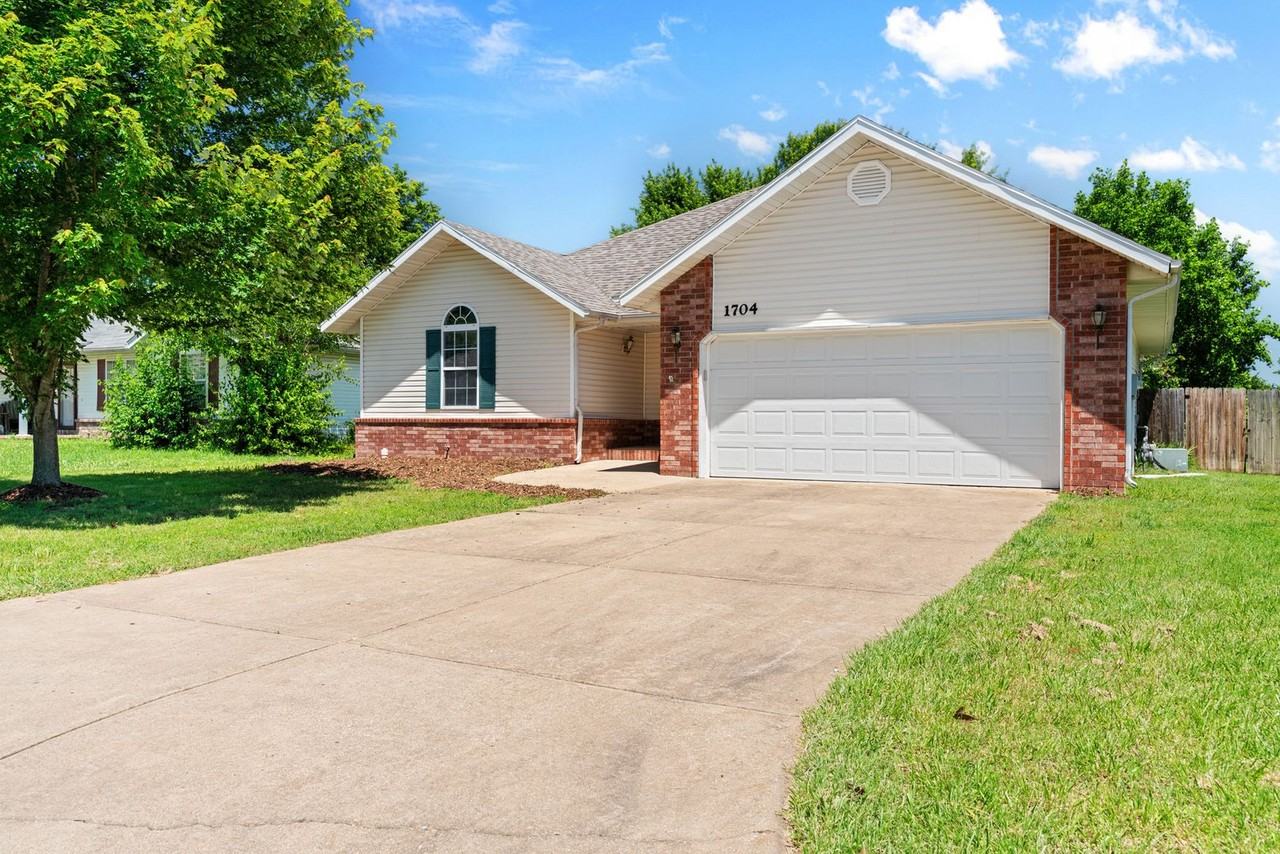 1704 S Fisk Ave - Photo 2 of 34