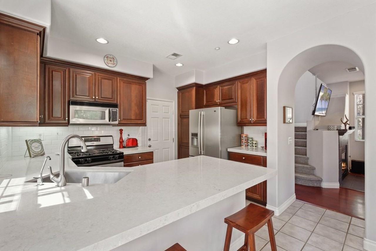 907 Mira Lago Way - Photo 3 of 20