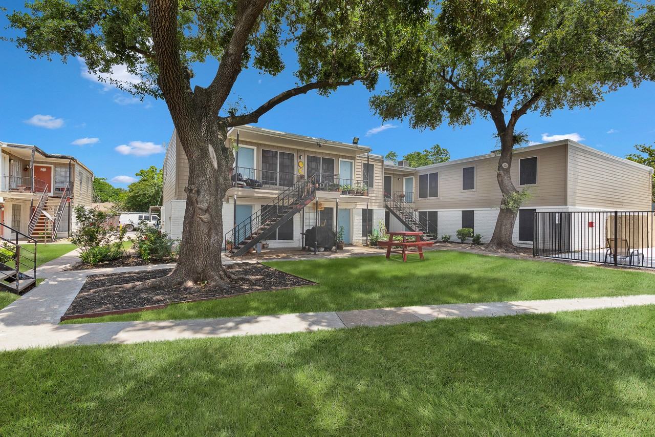 Villa Nueva Apartments - Photo 2 of 16