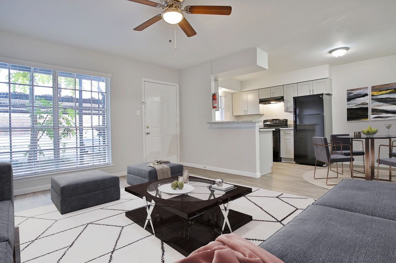 Bienville Apartments of Bellaire - Photo 2 of 12