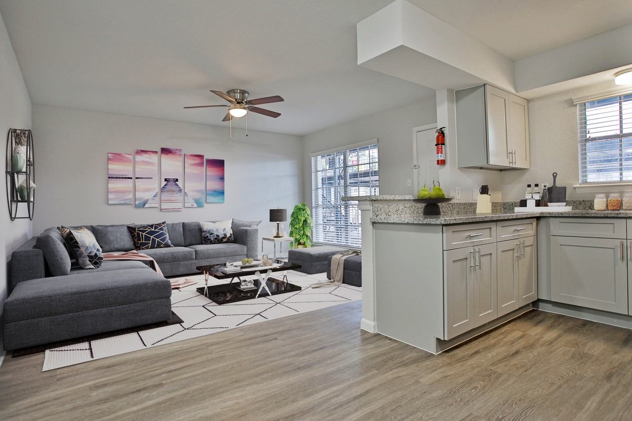 Bienville Apartments of Bellaire - Photo 3 of 12