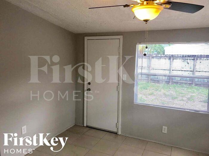 4130 Nw 12th Ave - Photo 3 of 22