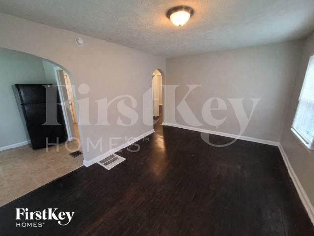 4861 Crittenden Ave - Photo 2 of 13