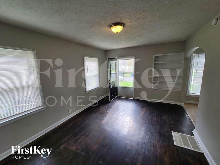 4861 Crittenden Ave - Photo 3 of 13