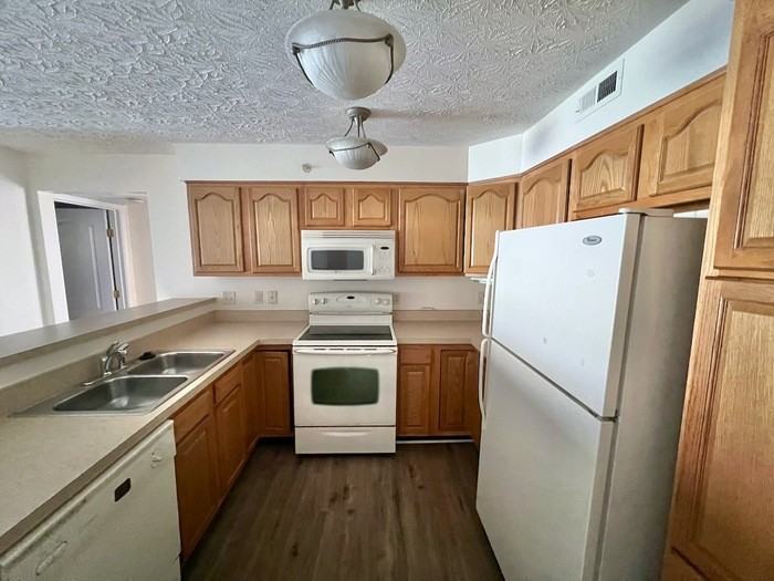 7112 English Dr - Photo 3 of 13