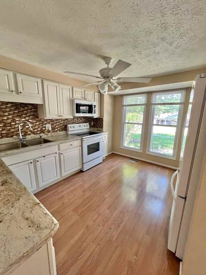 792 Woodlyn Dr S - Photo 3 of 17