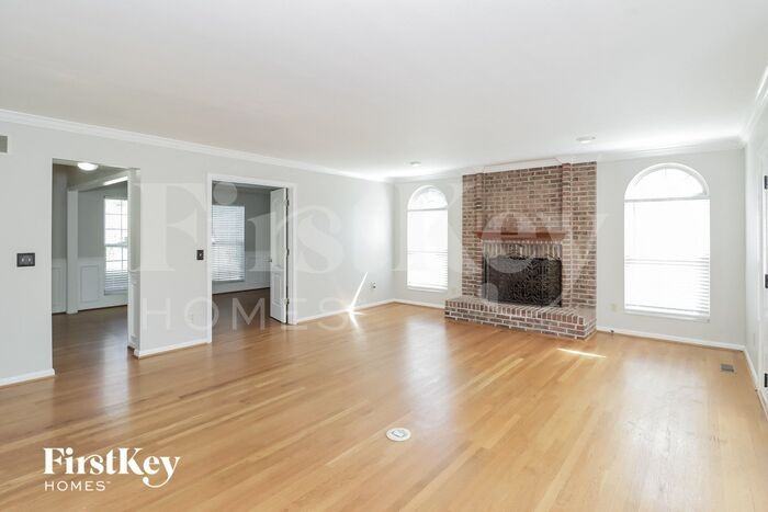 4730 Brookfield Ct - Photo 3 of 15