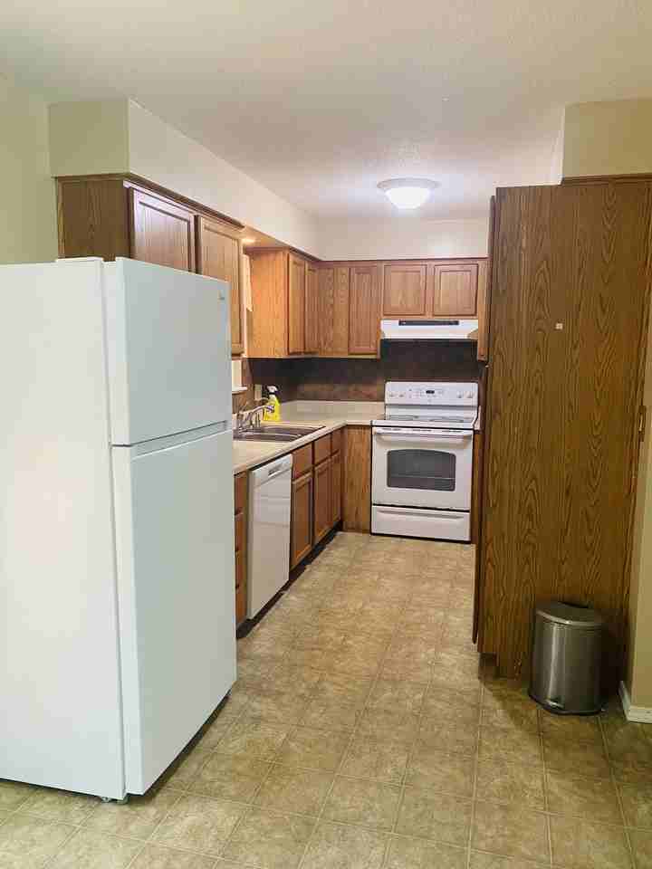 2431 Melrose Ave #NA - Photo 2 of 15