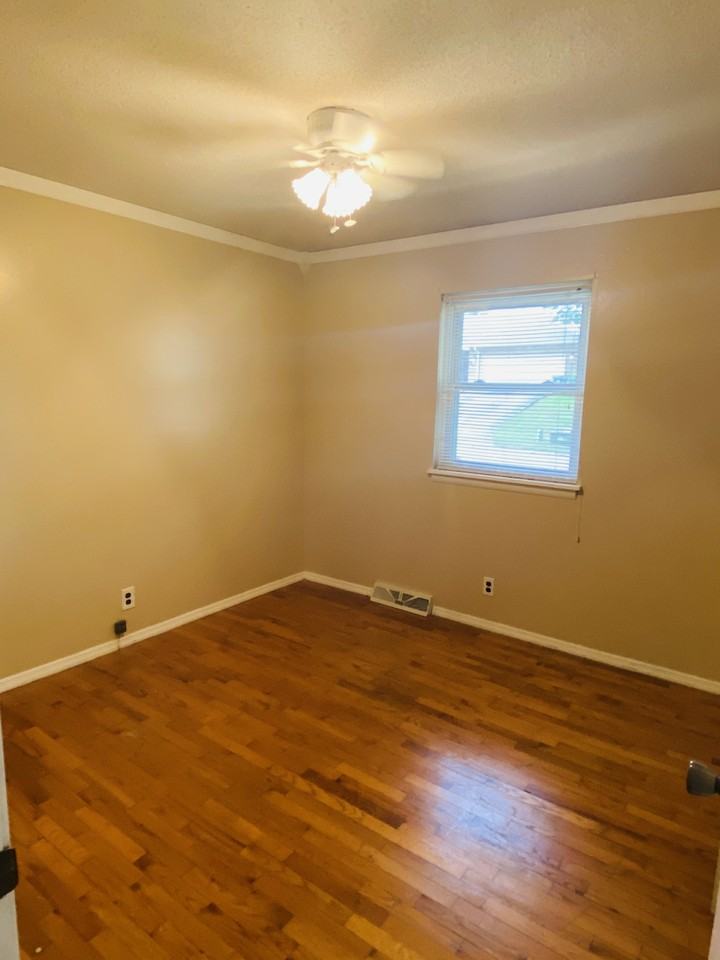 2431 Melrose Ave #NA - Photo 6 of 15
