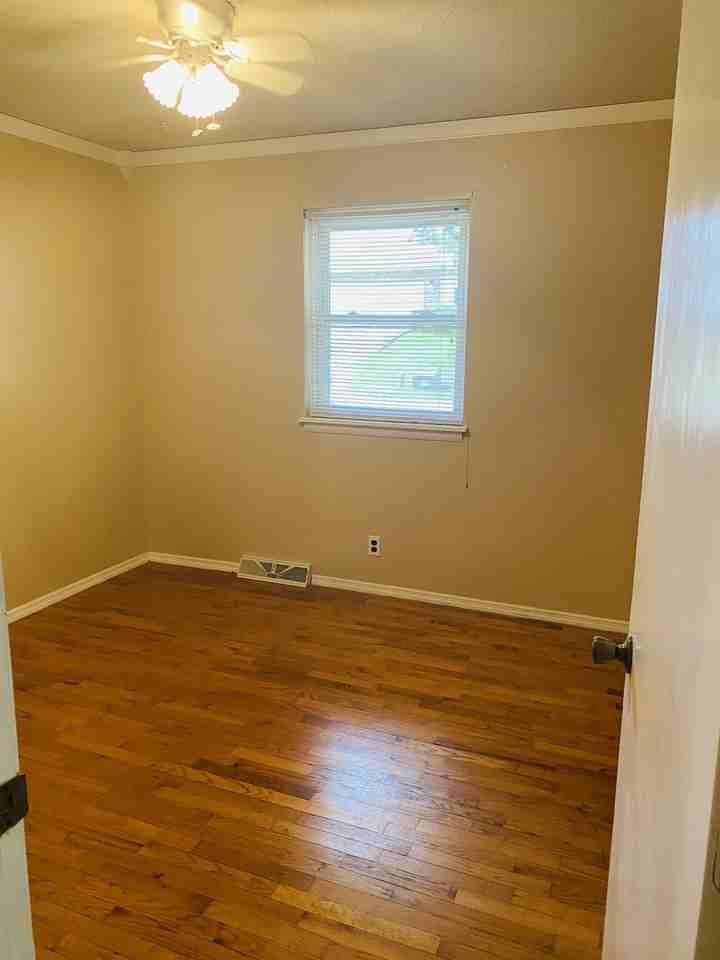 2431 Melrose Ave #NA - Photo 7 of 15
