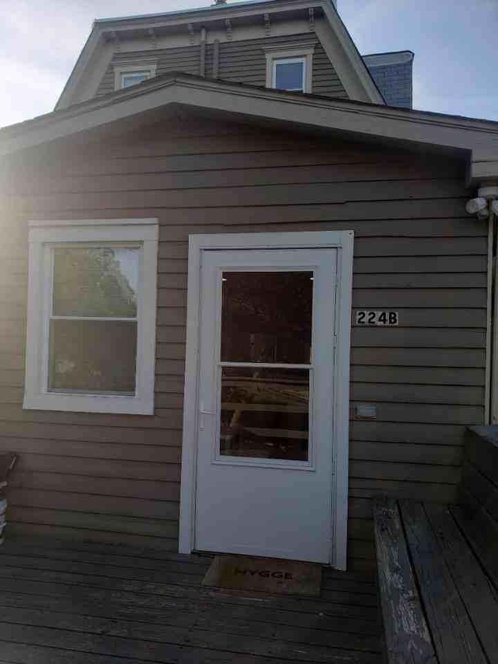 224 W 2nd St #B - Photo 2 of 7