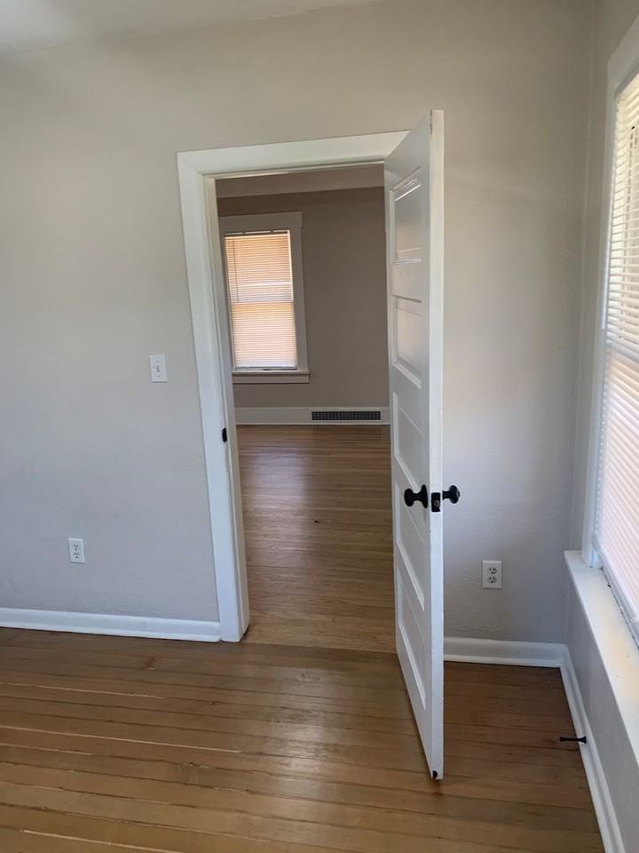 2102 8th Ave - Photo 4 of 30