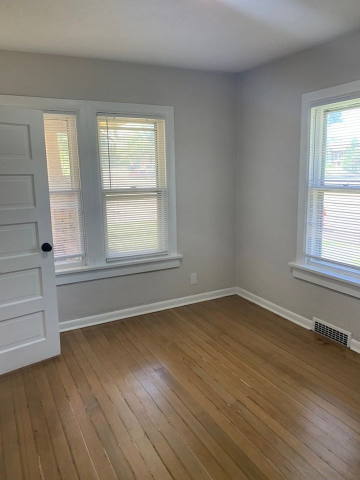 2102 8th Ave - Photo 6 of 30