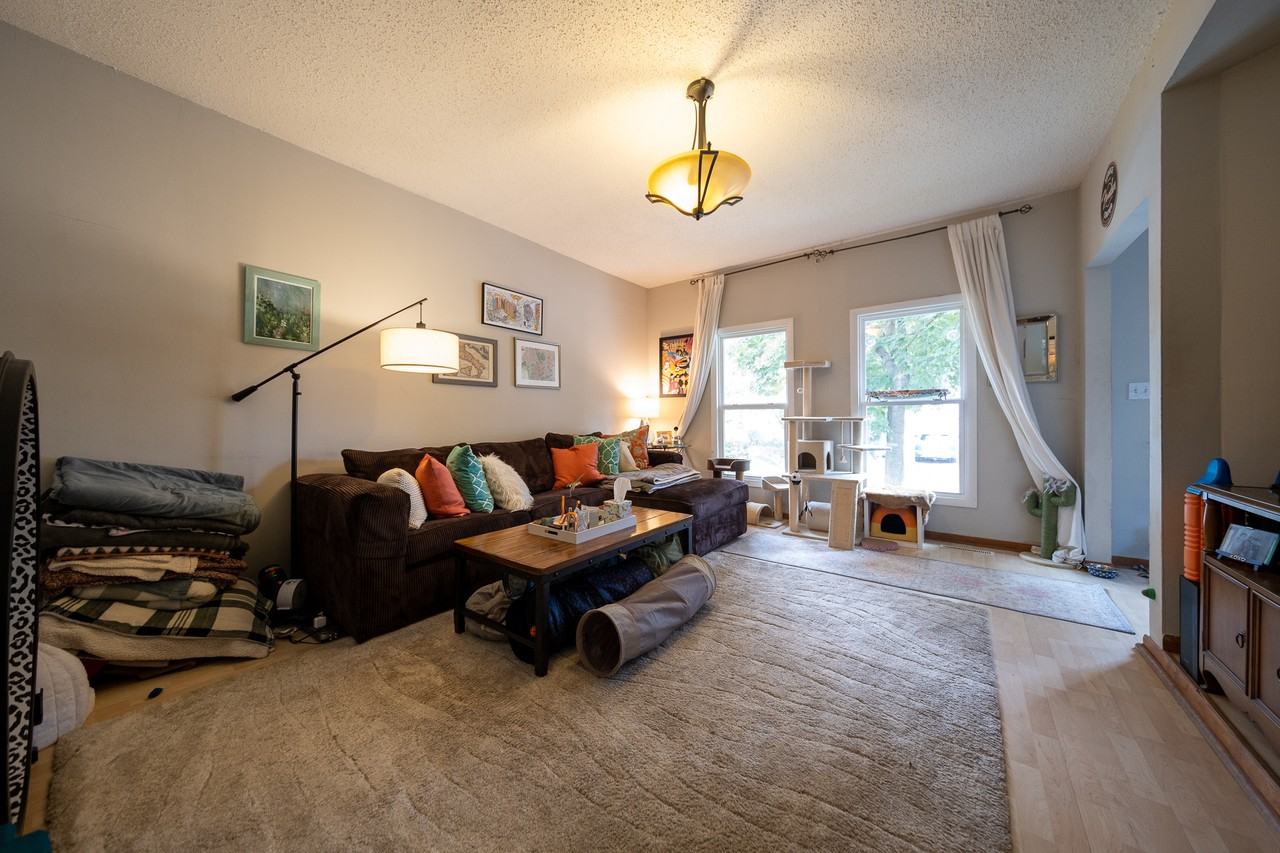 718 19th Ave Ne #1 - Photo 3 of 27