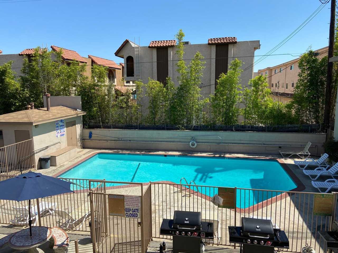 1719 & 1723 Grismer Ave - Photo 4 of 14