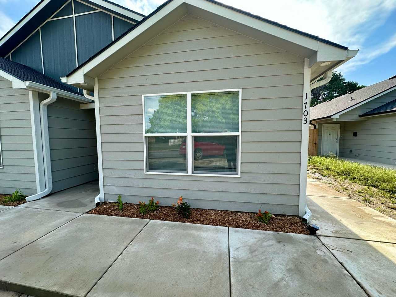 1703 N Grove Ave - Photo 2 of 16