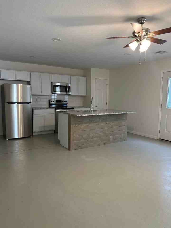 1703 N Grove Ave - Photo 3 of 16