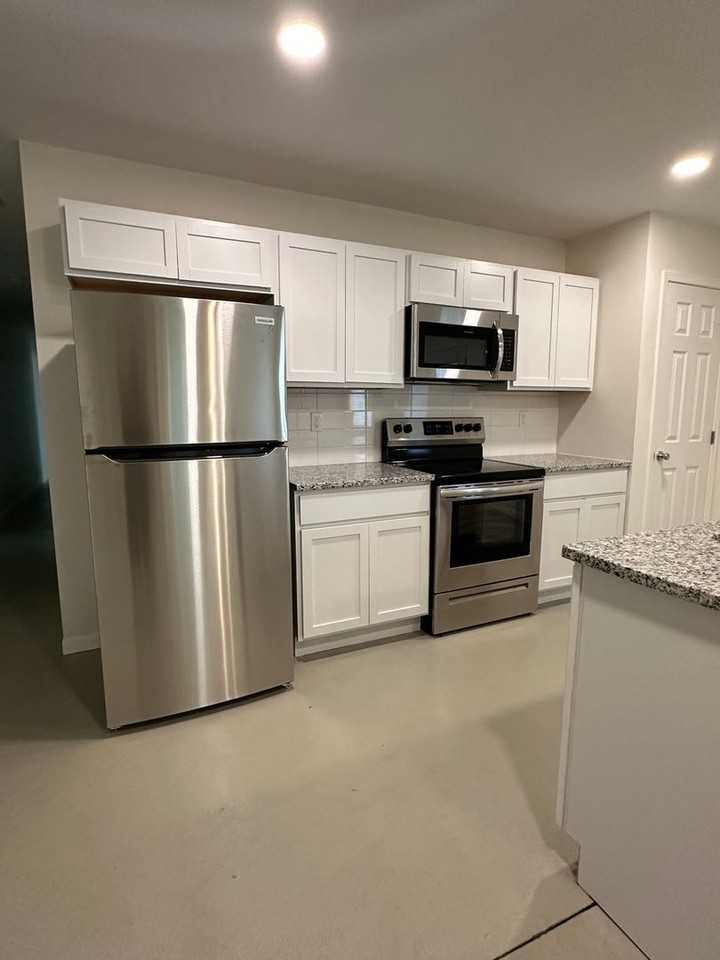 1703 N Grove Ave - Photo 4 of 16