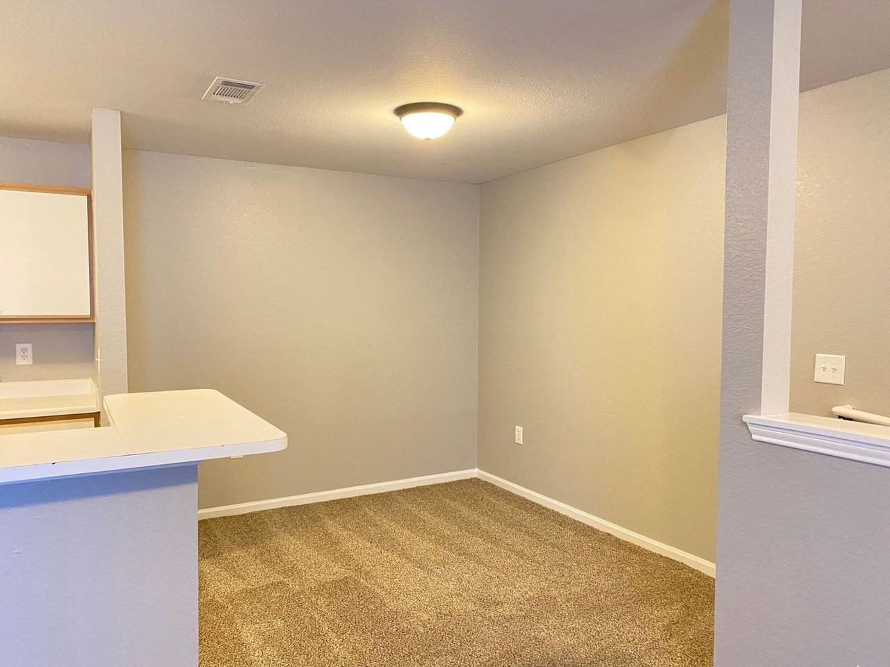 Amber Pointe Apartments - Photo 4 of 32