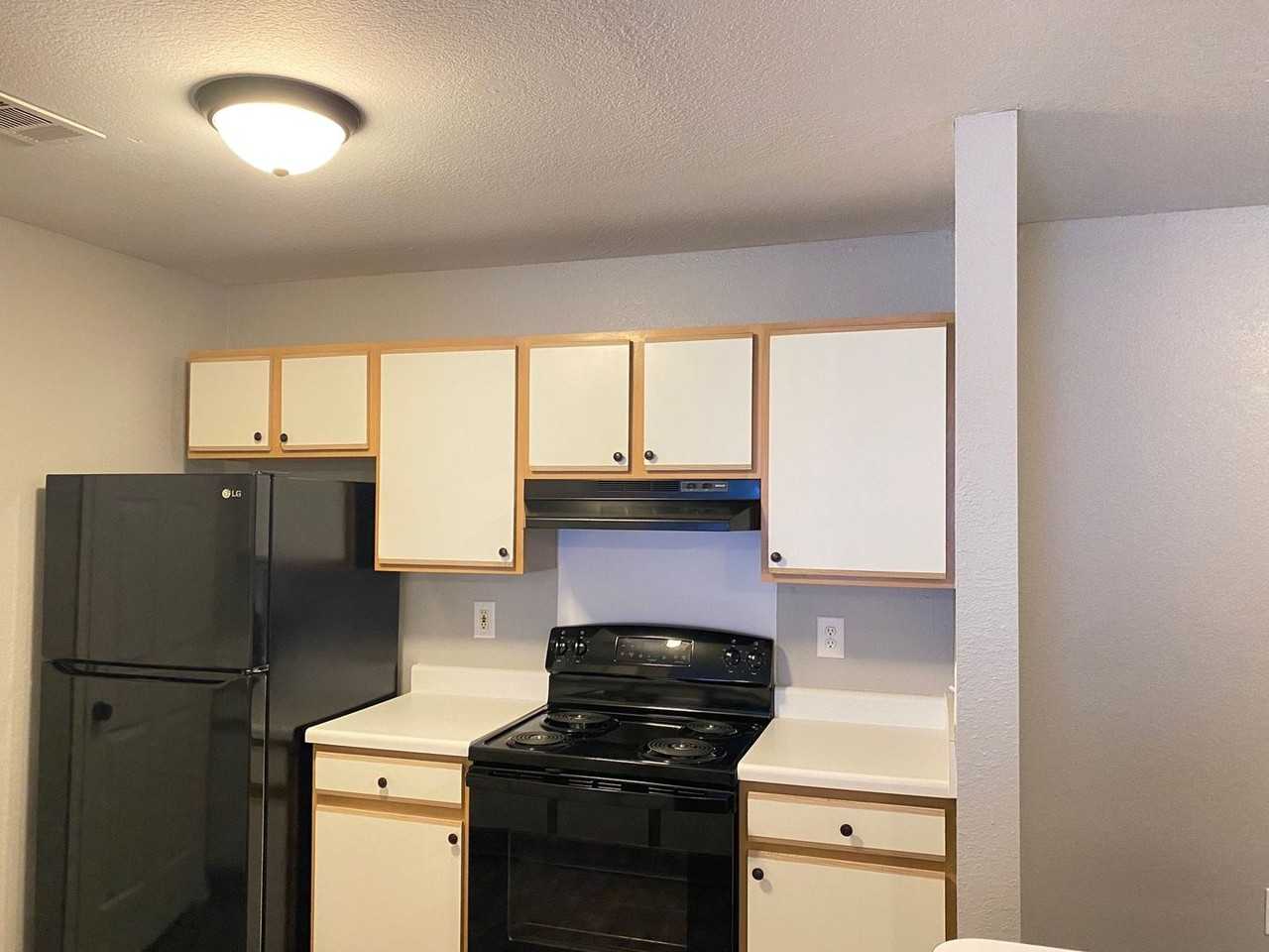 Amber Pointe Apartments - Photo 5 of 32