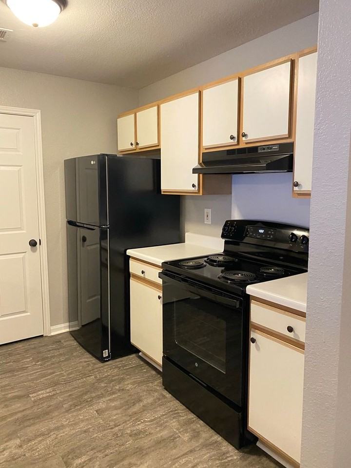 Amber Pointe Apartments - Photo 7 of 32