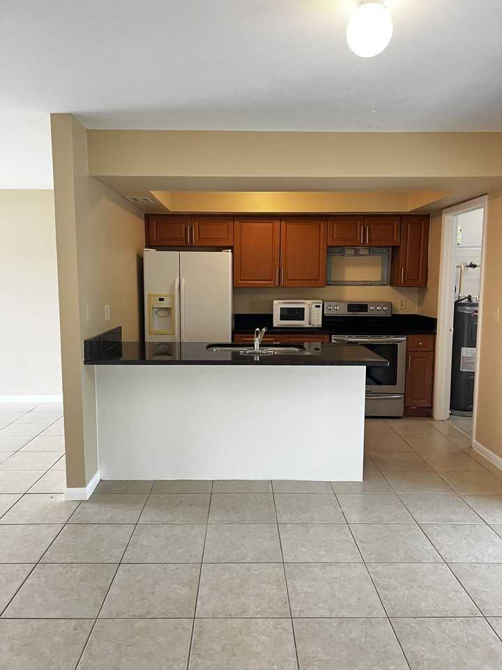 1807 Southwest 1st Avenue- A - A #A - Photo 3 of 8