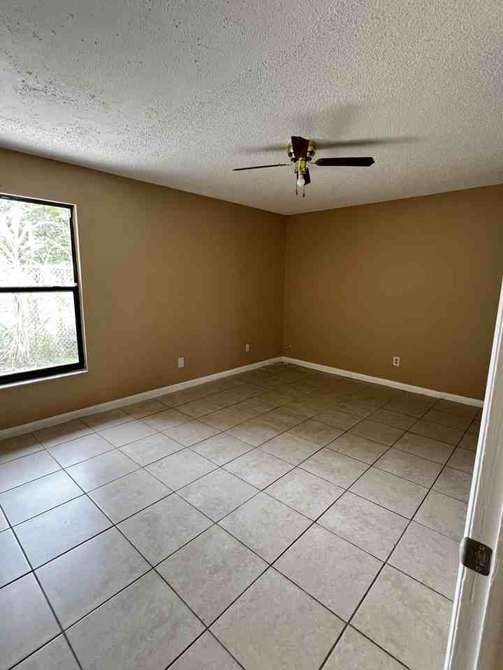 1807 Southwest 1st Avenue- A - A #A - Photo 5 of 8