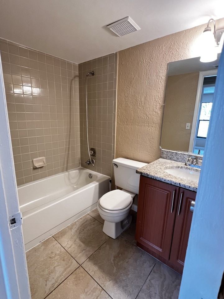 1807 Southwest 1st Avenue- A - A #A - Photo 6 of 8
