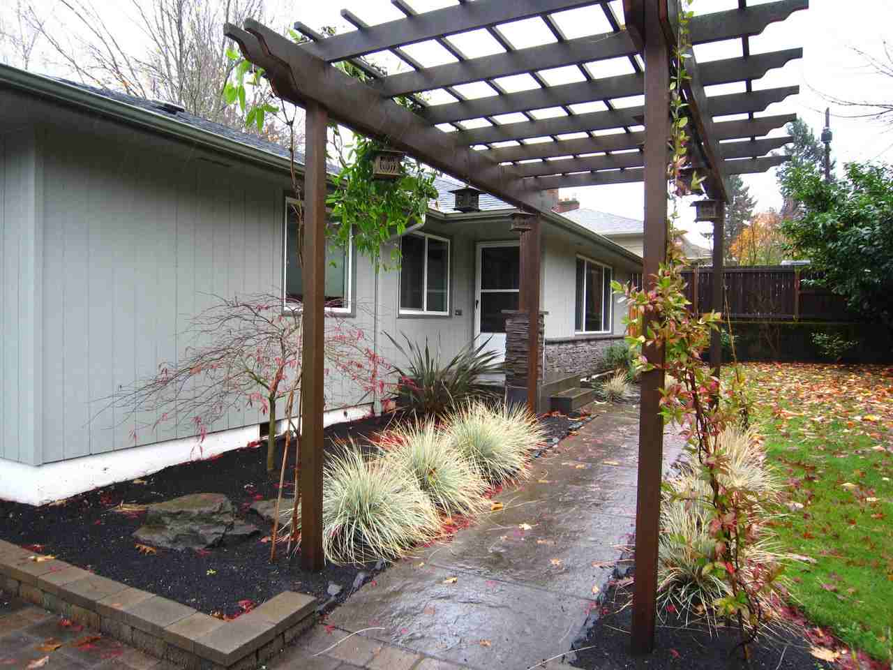 915 Kumler St Se - Photo 2 of 10